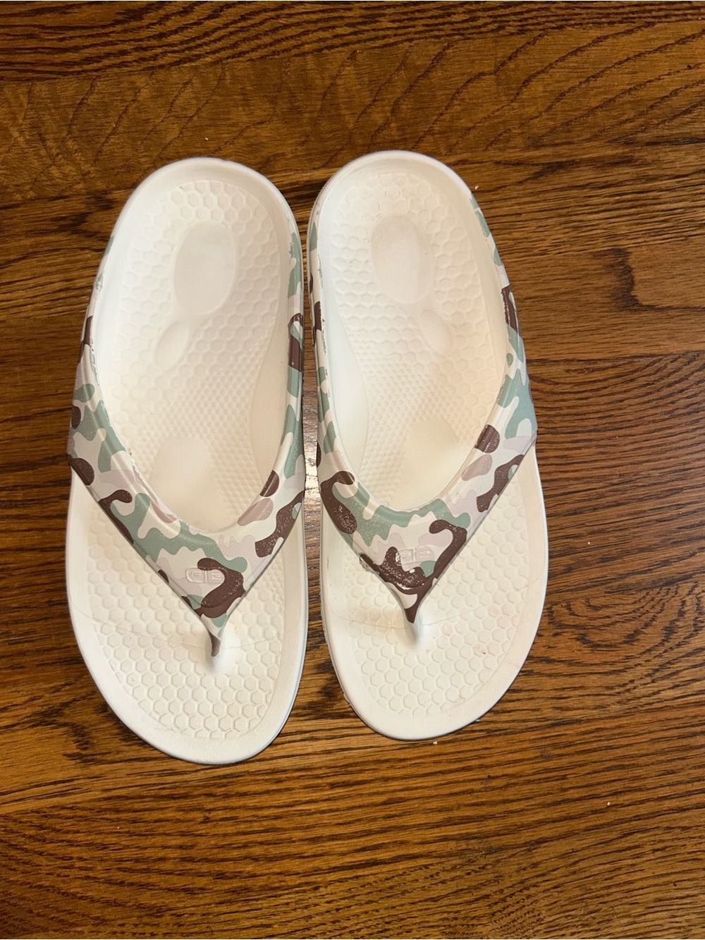 Spenco Fusion 2 Camo Flip Flops Comfort Women’s 9 Men’s 8 Beige Thong Sandal - Picture 3 of 9